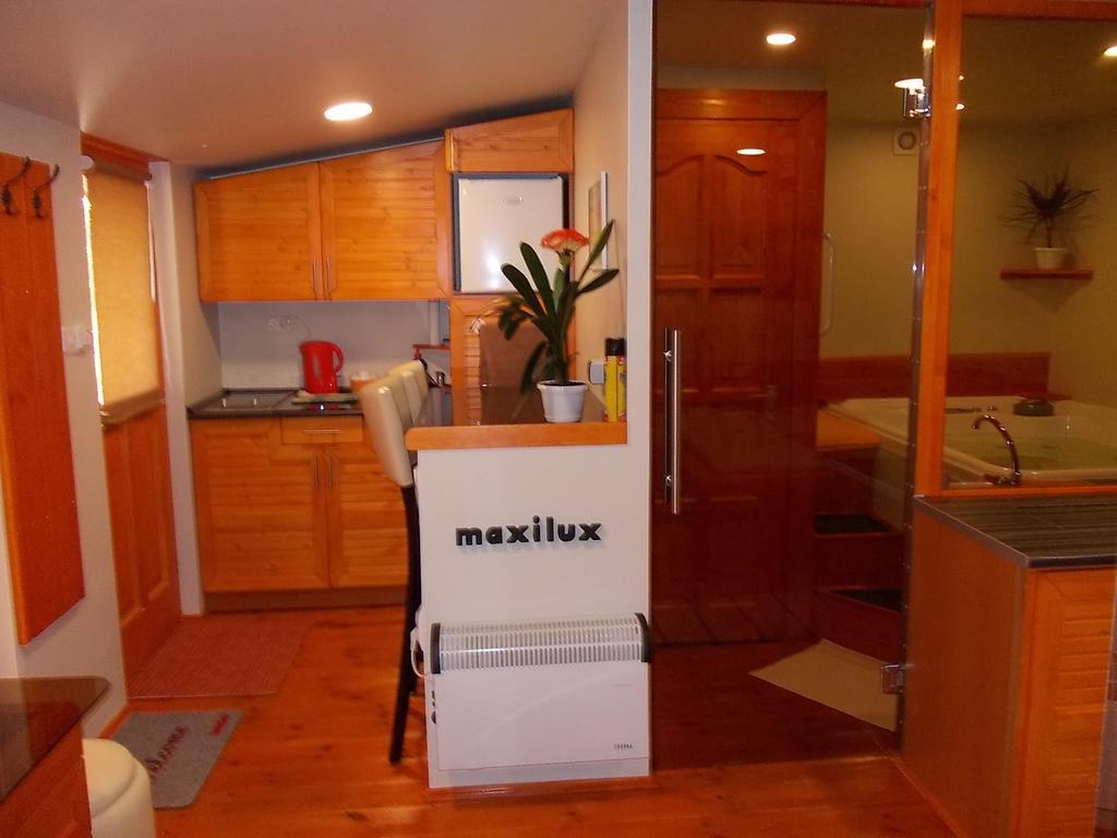 Maxilux * Berekfürdő